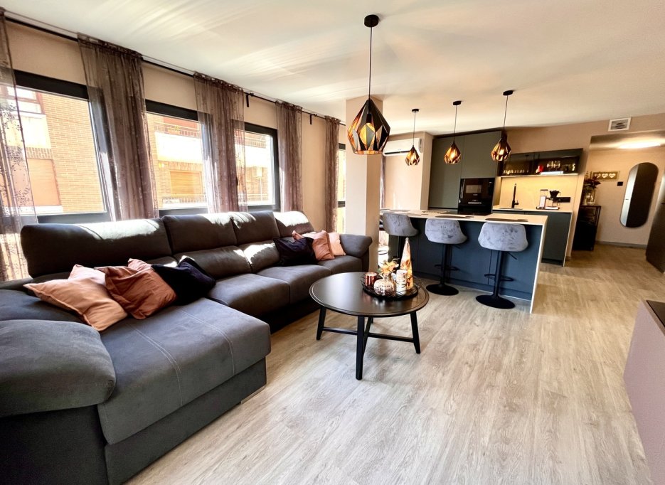 Herverkoop - Apartment - Almoradí