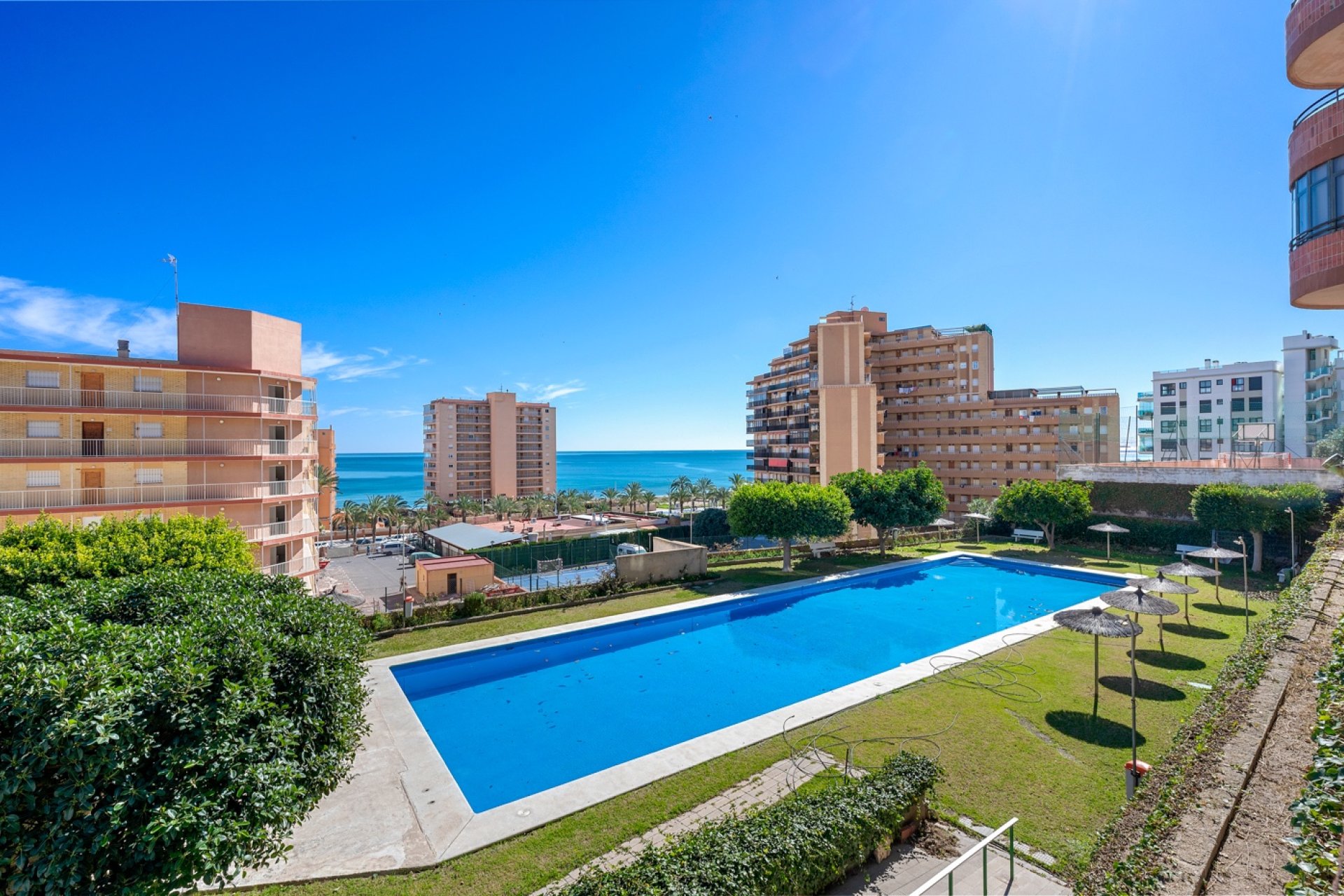 Herverkoop - Apartment - Arenales del Sol - Segunda linea playa