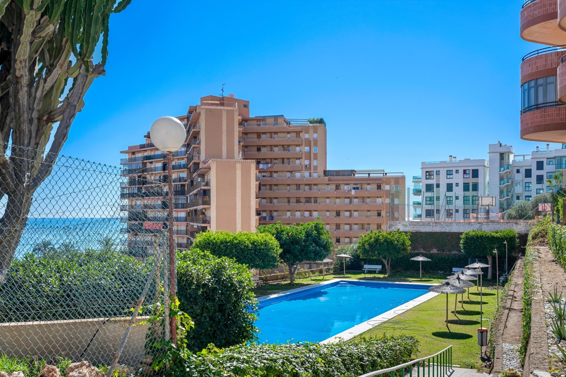 Herverkoop - Apartment - Arenales del Sol - Segunda linea playa