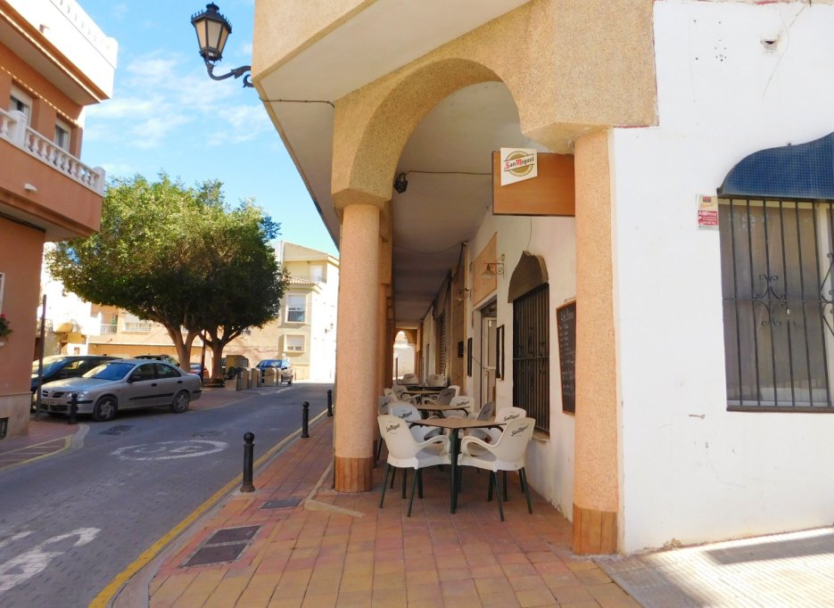 Herverkoop - Commercial Unit - San Miguel de Salinas