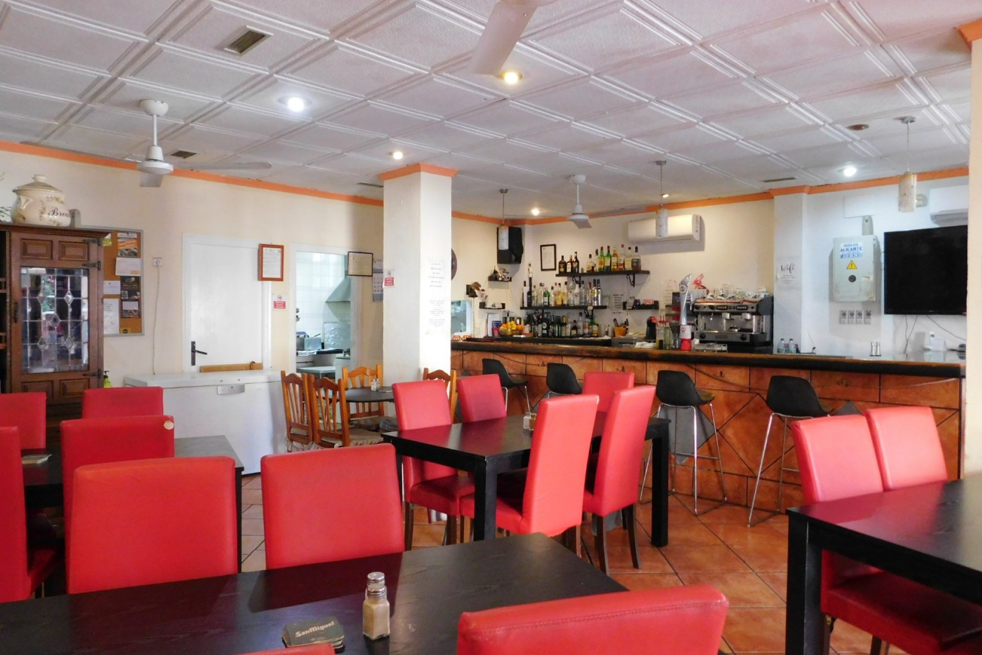 Herverkoop - Commercial Unit - San Miguel de Salinas