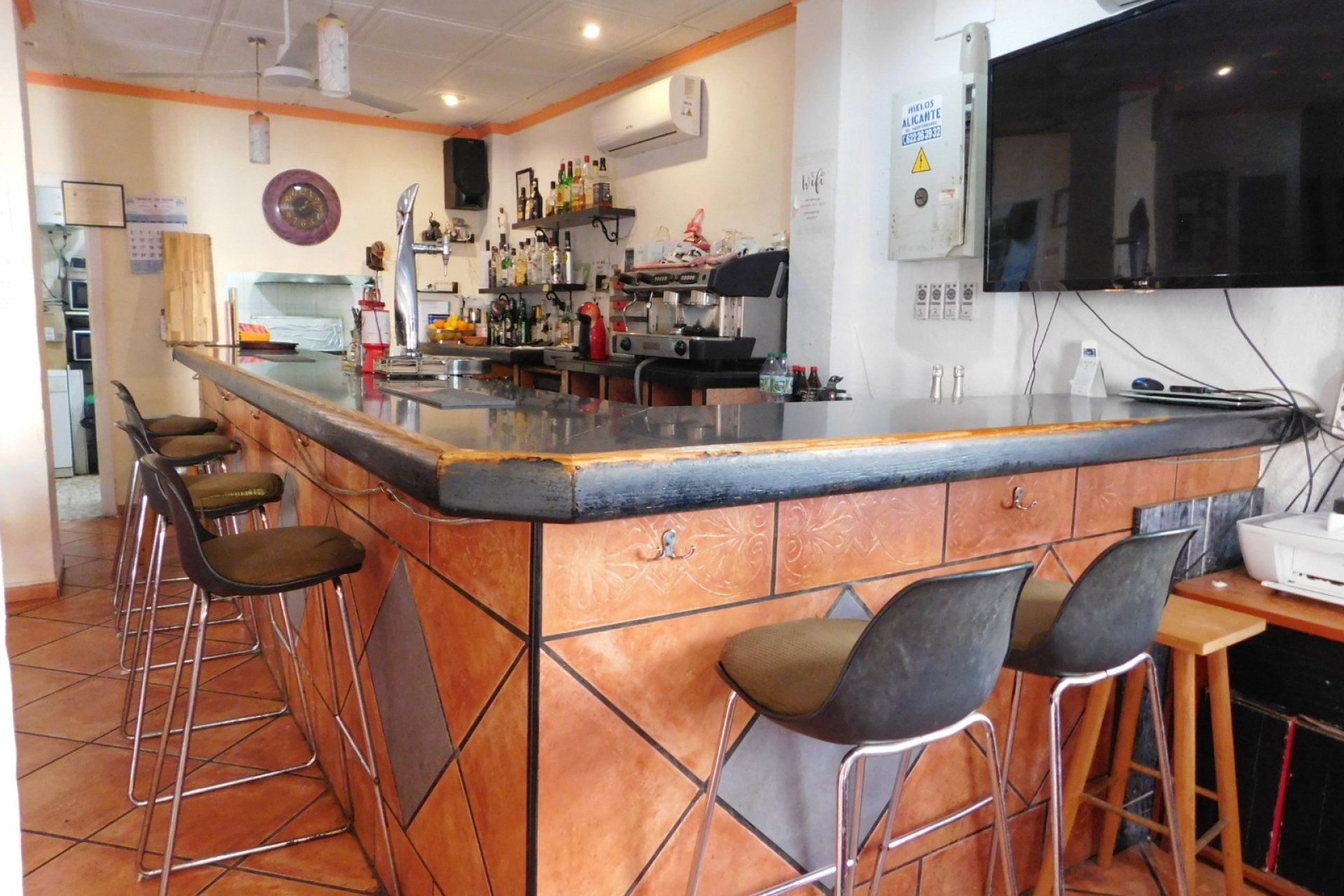 Herverkoop - Commercial Unit - San Miguel de Salinas