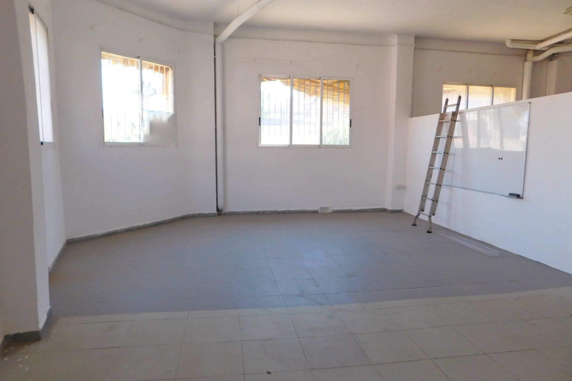 Herverkoop - Commercial Unit - San Miguel de Salinas