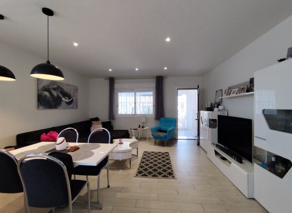 Herverkoop - Corner townhouse - Torrevieja
