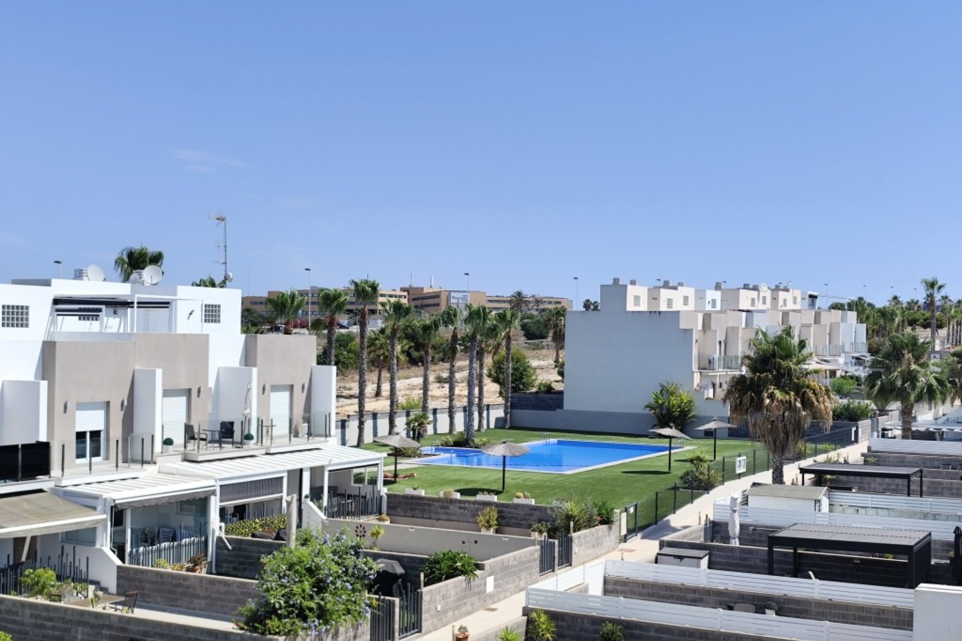 Herverkoop - Corner townhouse - Torrevieja
