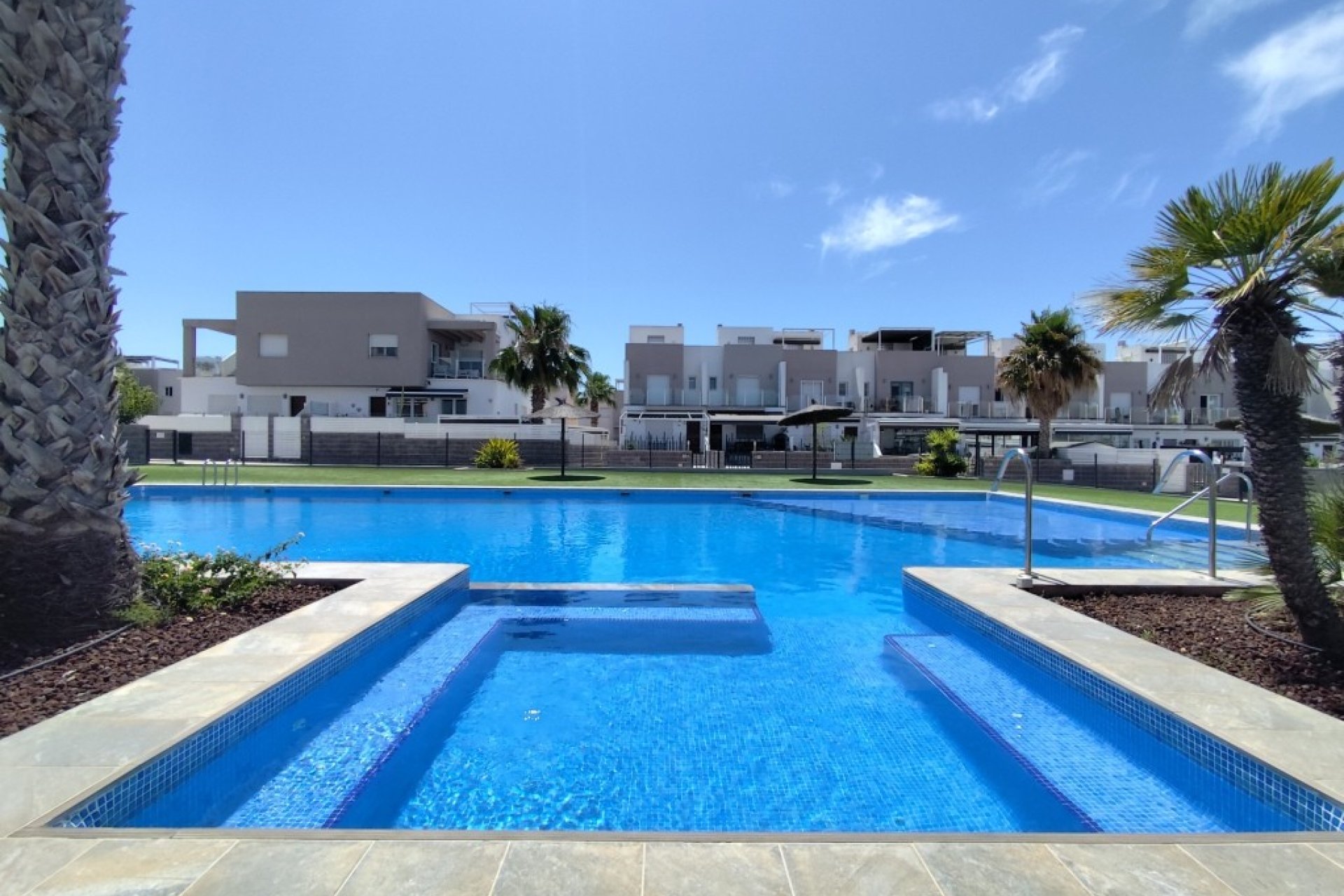 Herverkoop - Corner townhouse - Torrevieja