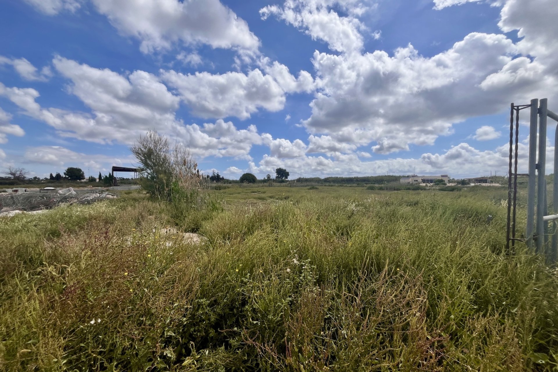 Herverkoop - Plot - Catral