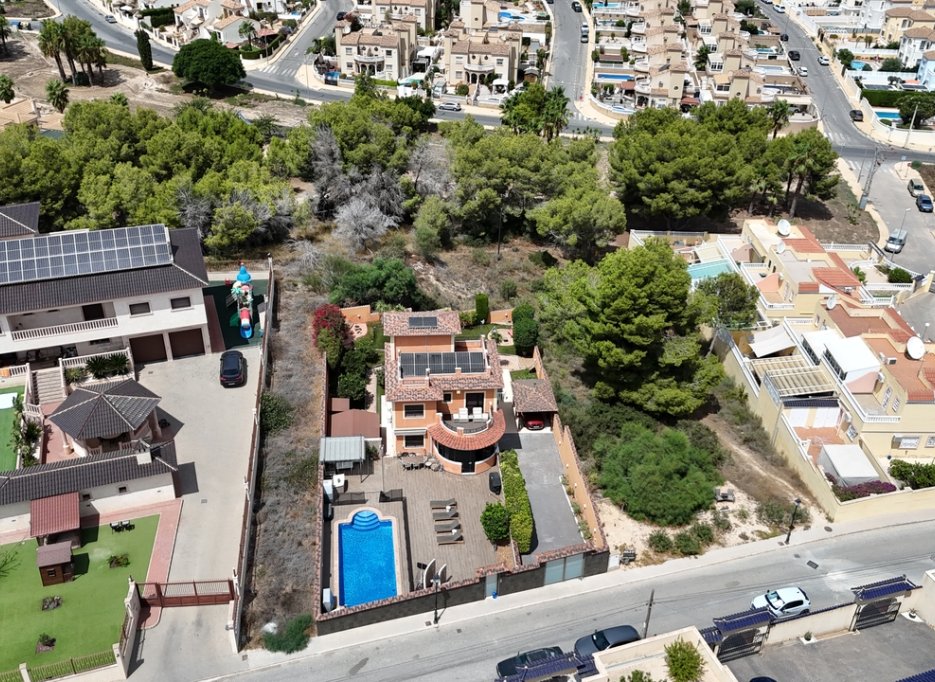 Herverkoop - Plot - Villamartín