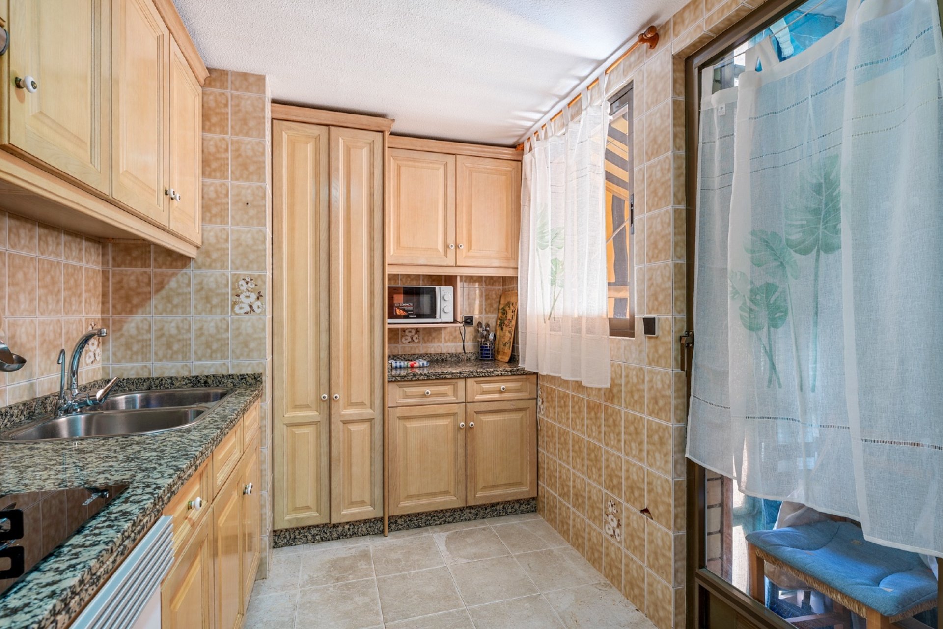 Resale - Apartment - Arenales del Sol - Segunda linea playa