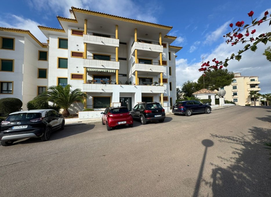 Resale - Apartment - Dehesa De Campoamor