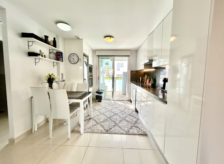 Resale - Apartment - Punta Prima