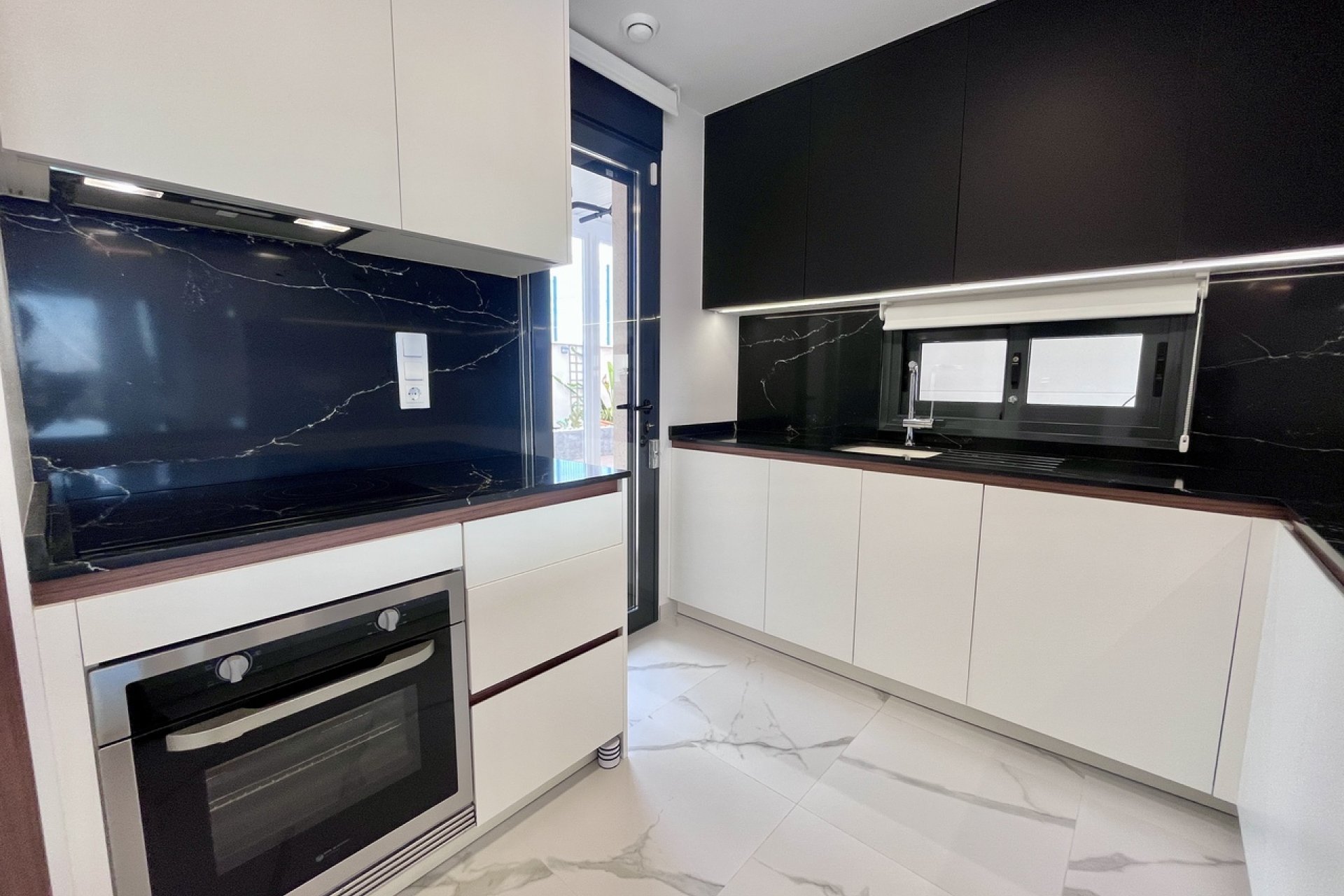 Resale - Apartment - San Miguel de Salinas