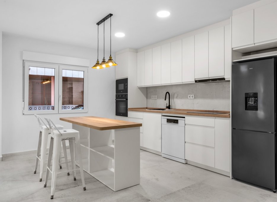 Resale - Apartment - Torrevieja - Playa del Acequión