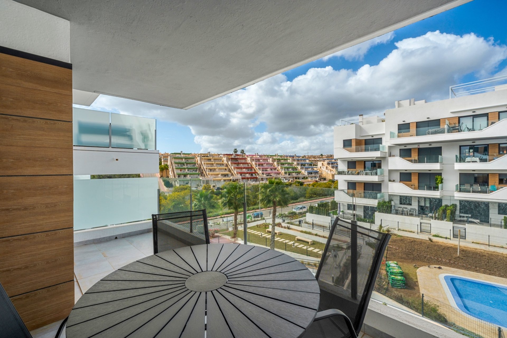 Resale - Apartment - Villamartín
