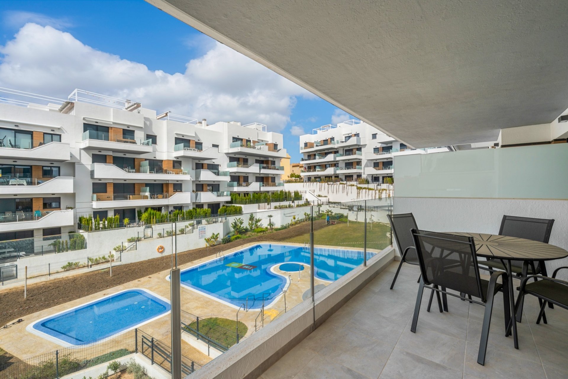 Resale - Apartment - Villamartín