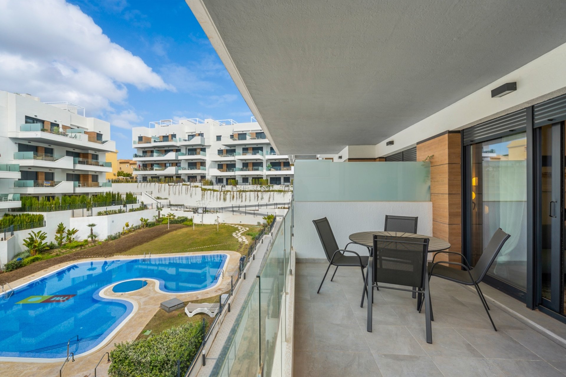Resale - Apartment - Villamartín