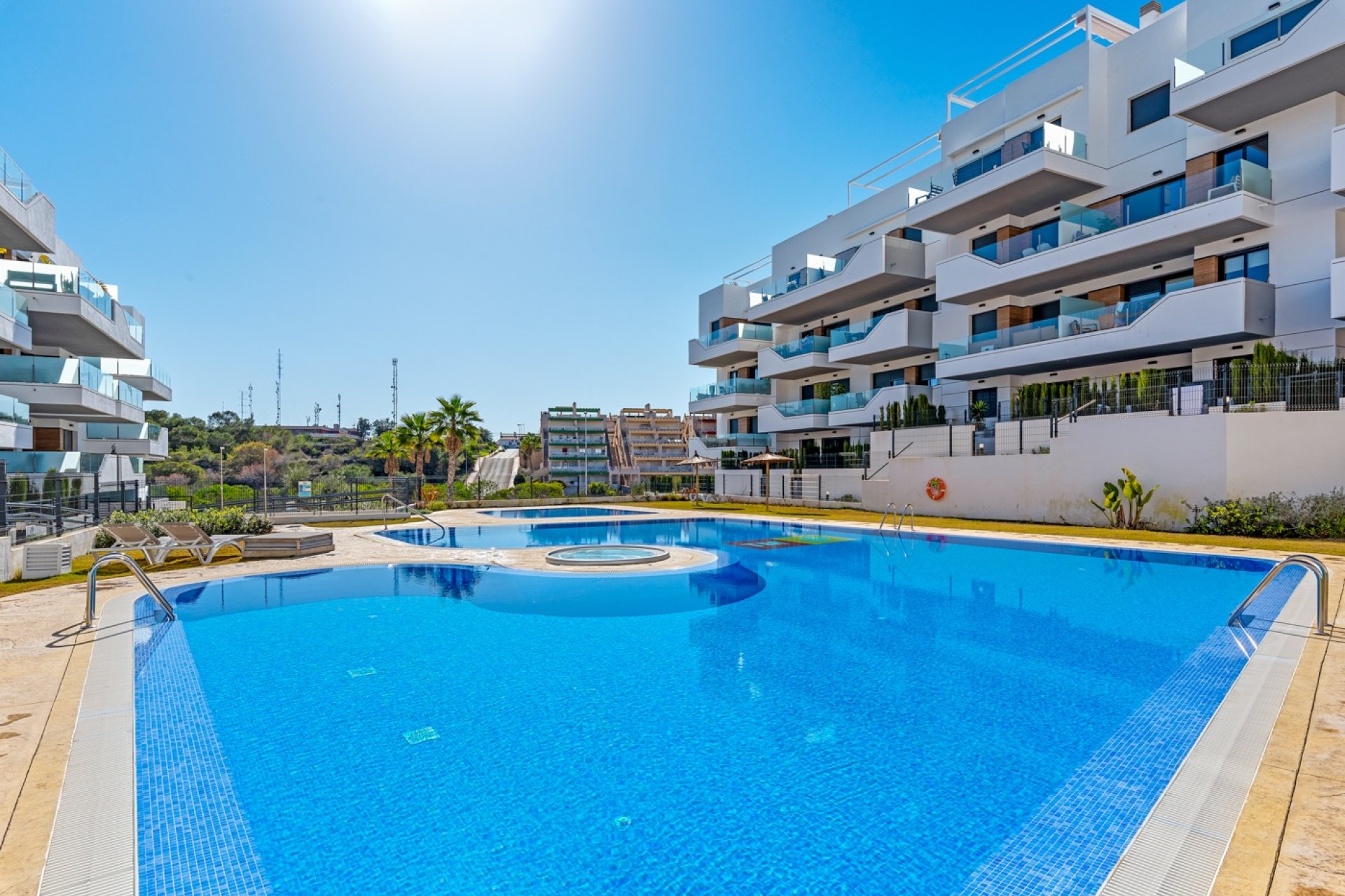 Resale - Apartment - Villamartín