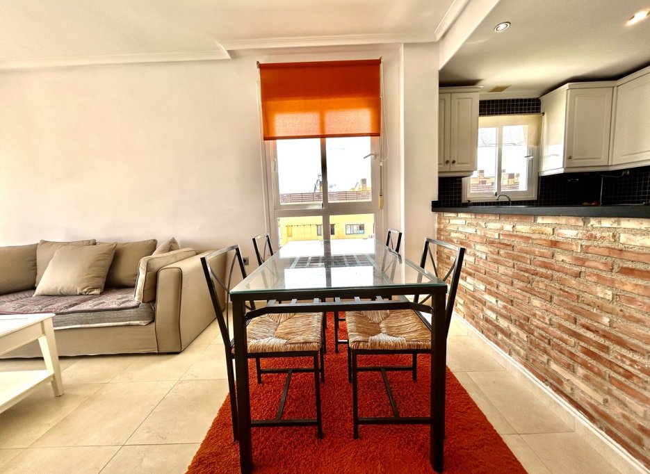 Resale - Apartment - Villamartín