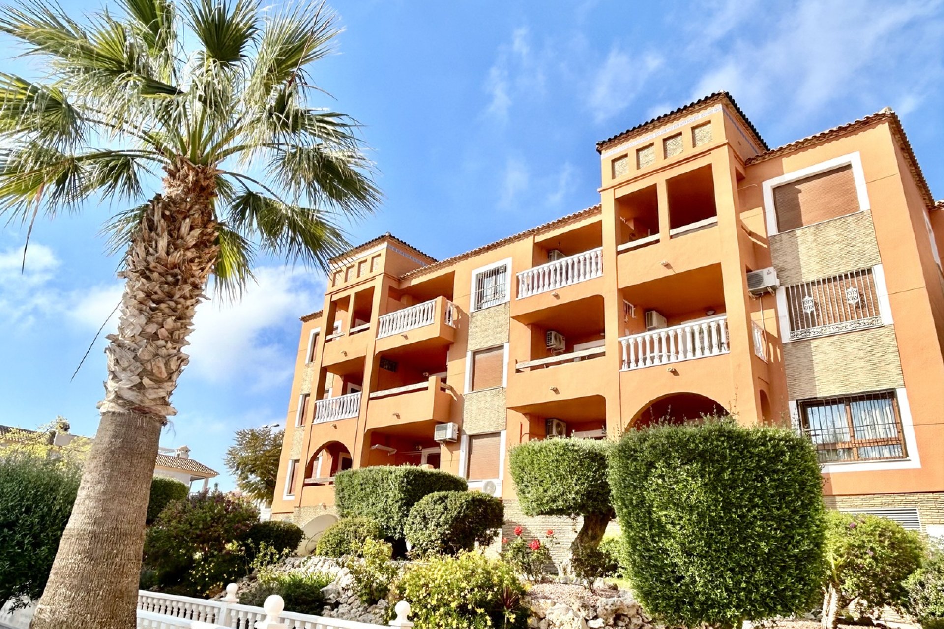 Resale - Apartment - Villamartín