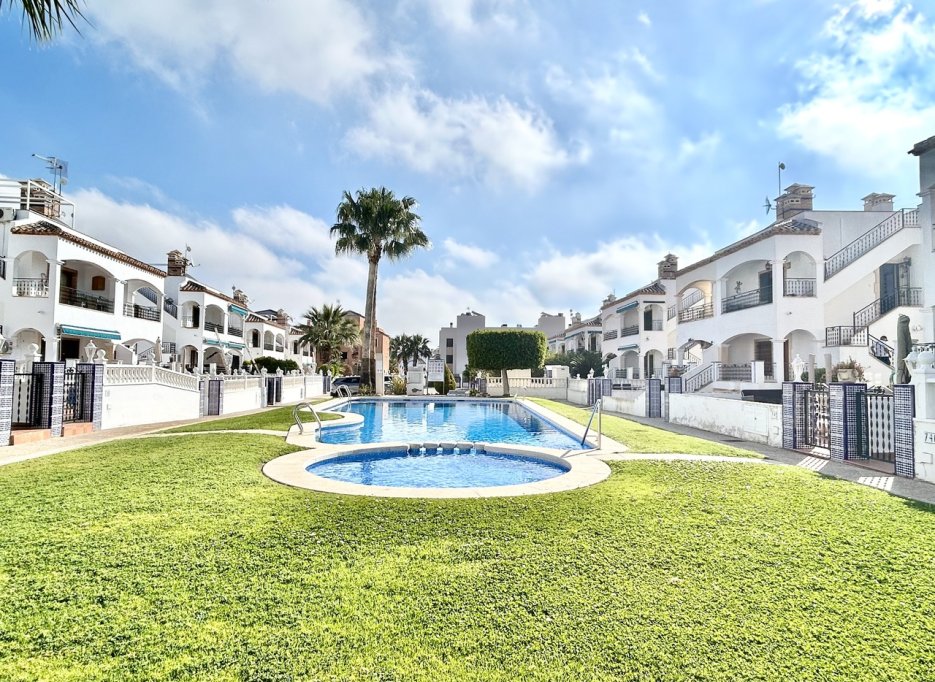 Resale - Apartment - Villamartín