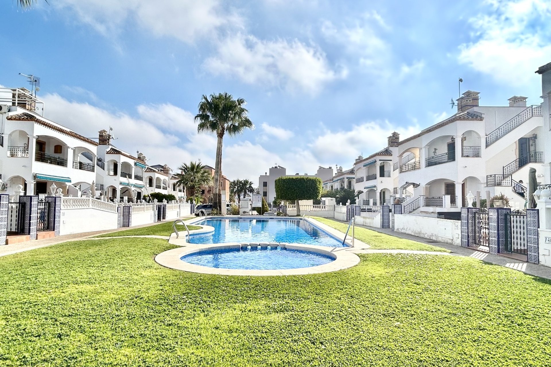 Resale - Apartment - Villamartín