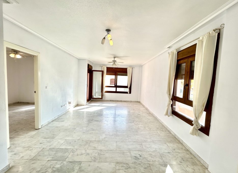 Resale - Apartment - Villamartín