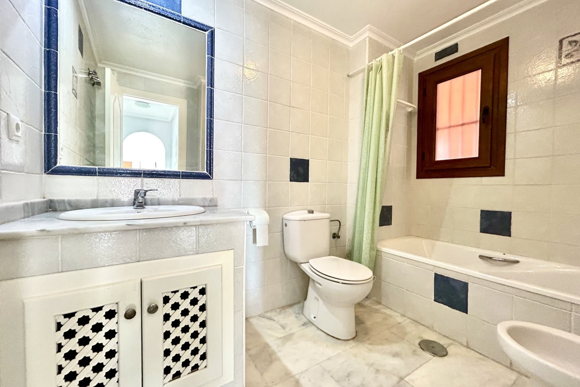 Resale - Apartment - Villamartín