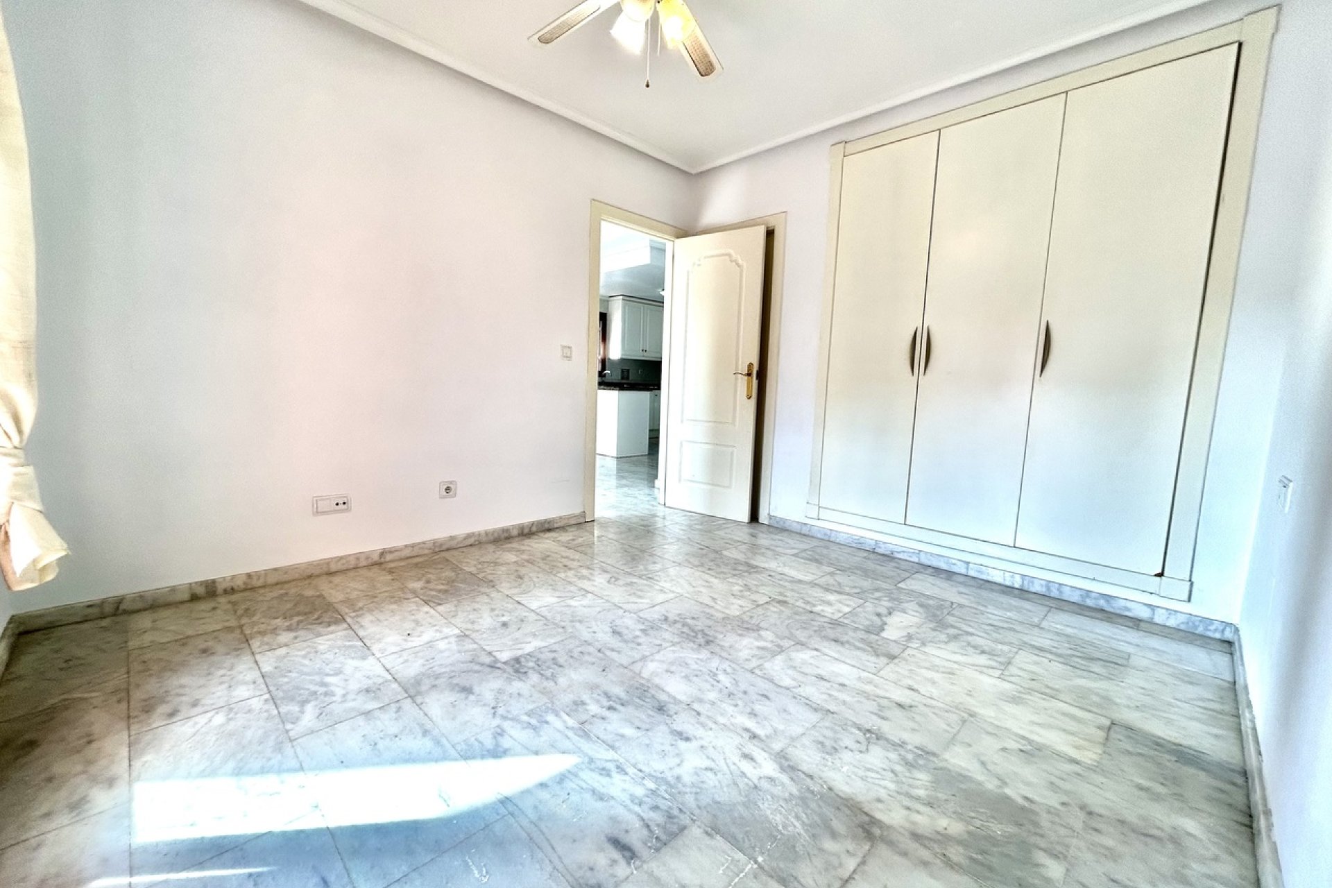 Resale - Apartment - Villamartín