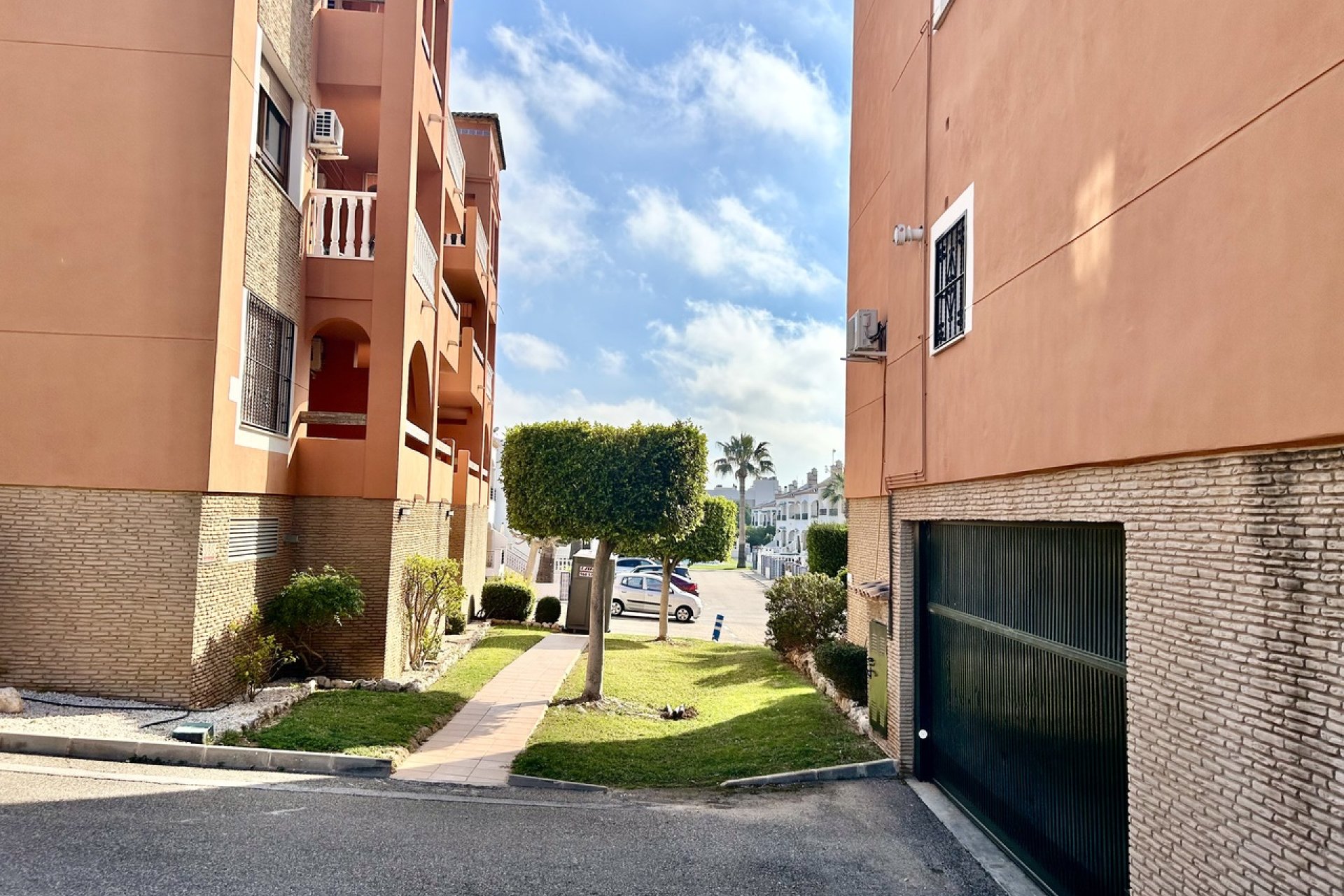 Resale - Apartment - Villamartín