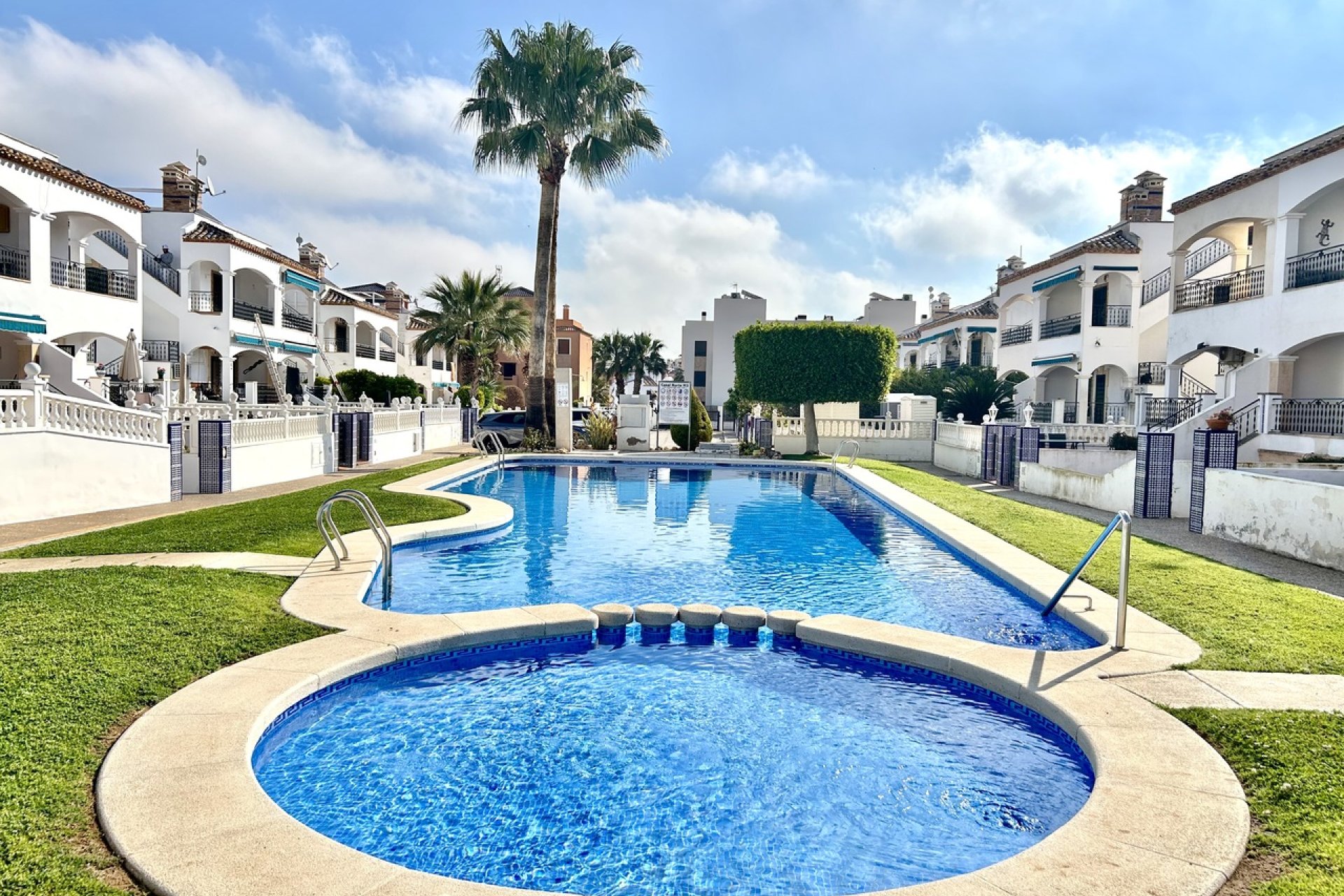 Resale - Apartment - Villamartín