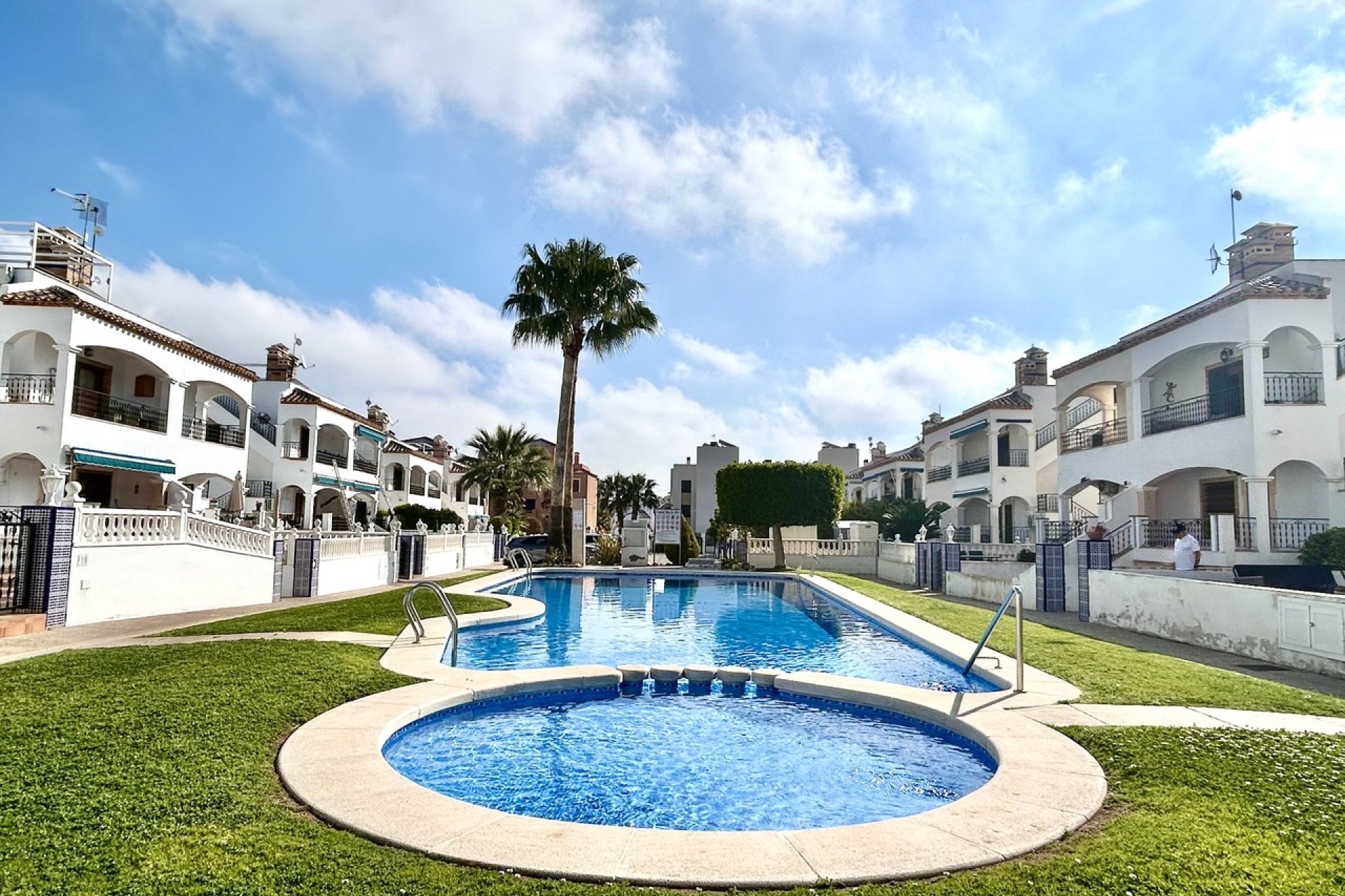 Resale - Apartment - Villamartín