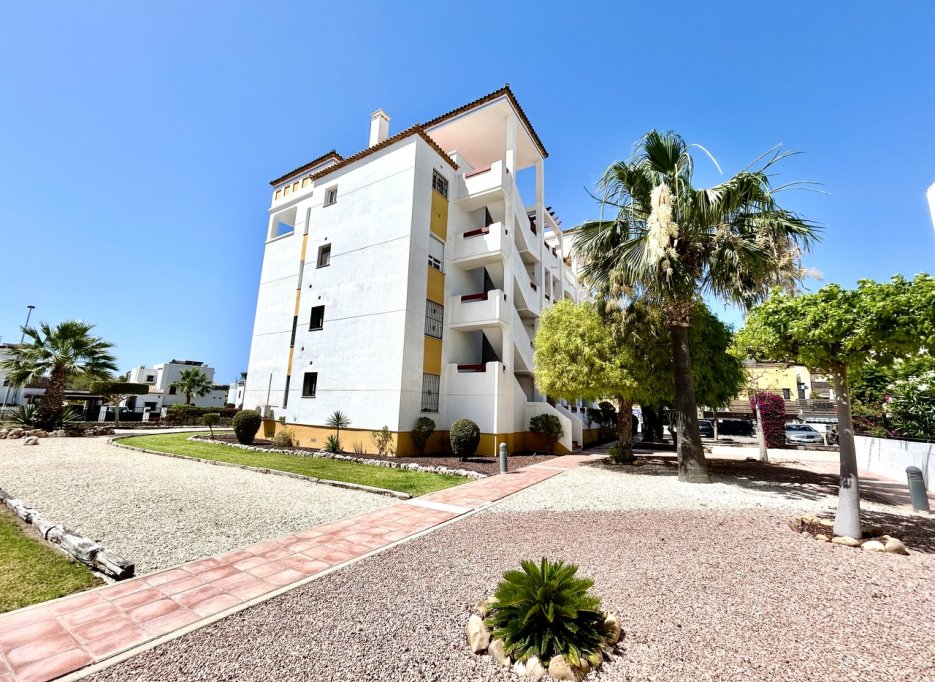 Resale - Apartment - Villamartín