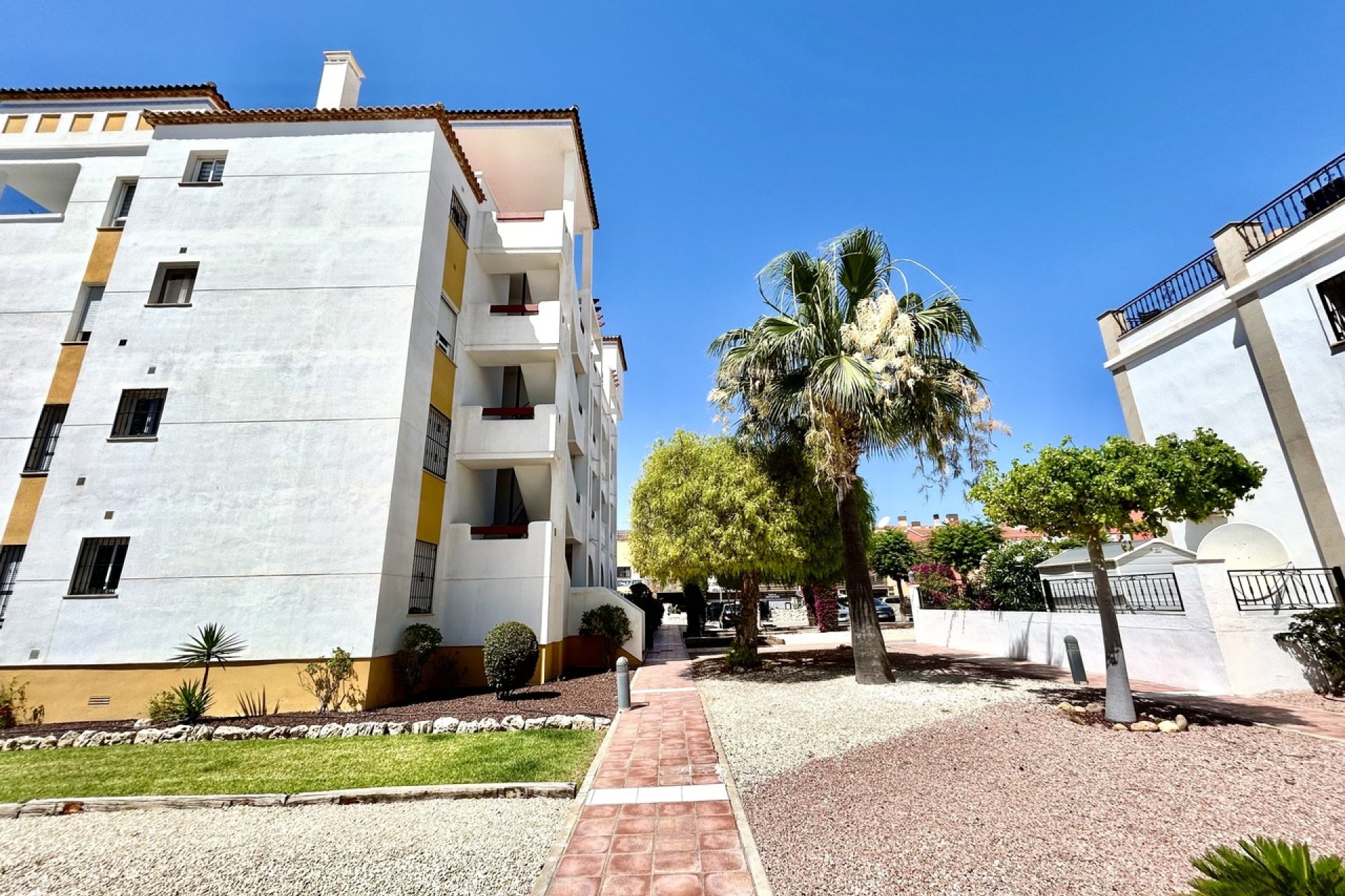 Resale - Apartment - Villamartín