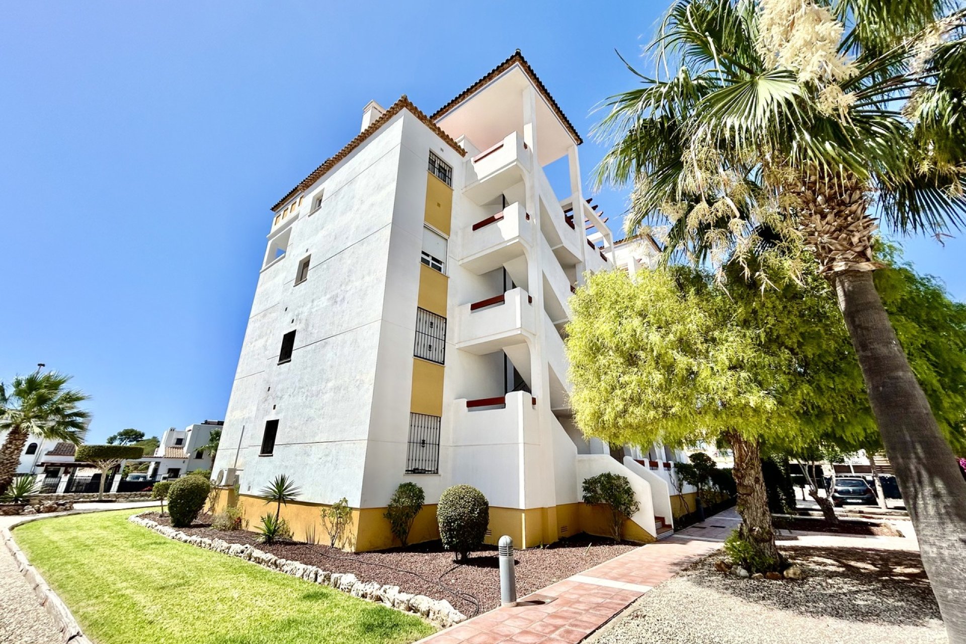 Resale - Apartment - Villamartín