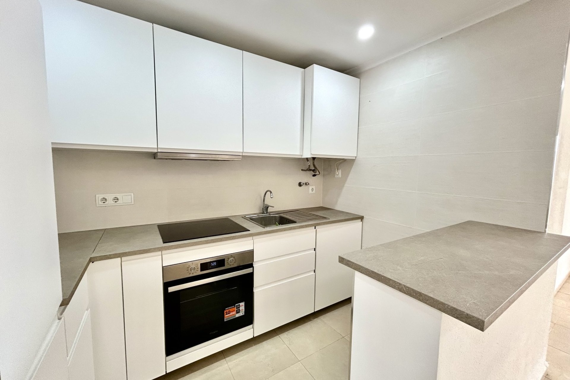 Resale - Apartment - Villamartín