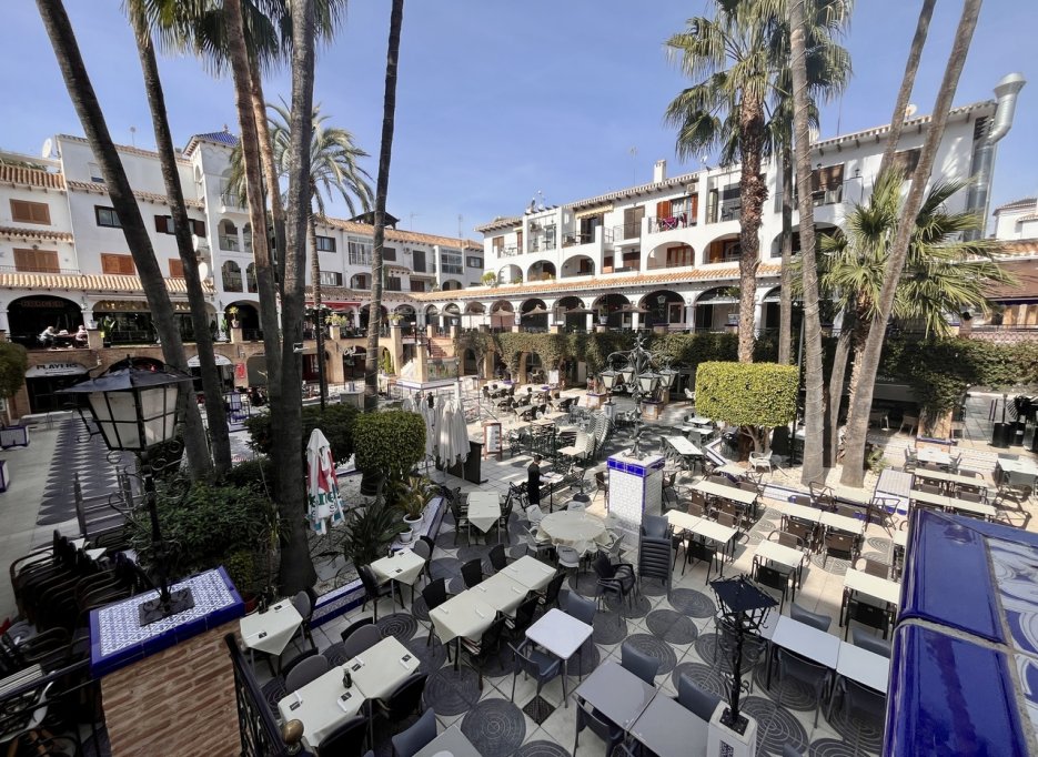 Resale - Apartment - Villamartín