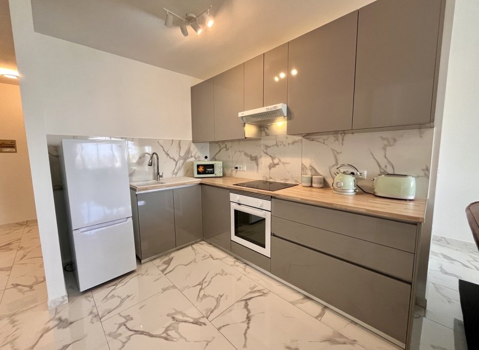 Resale - Apartment - Villamartín