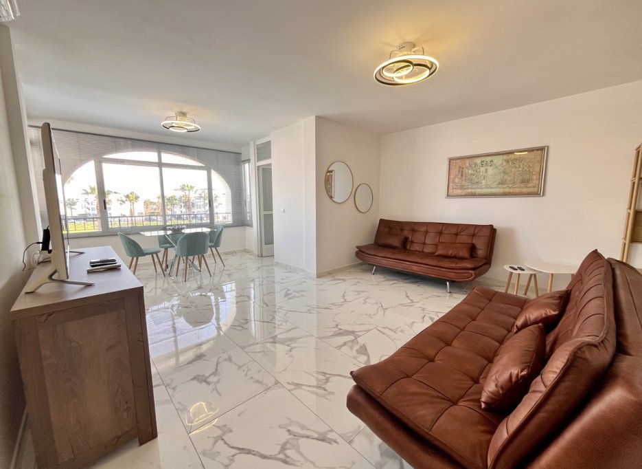 Resale - Apartment - Villamartín
