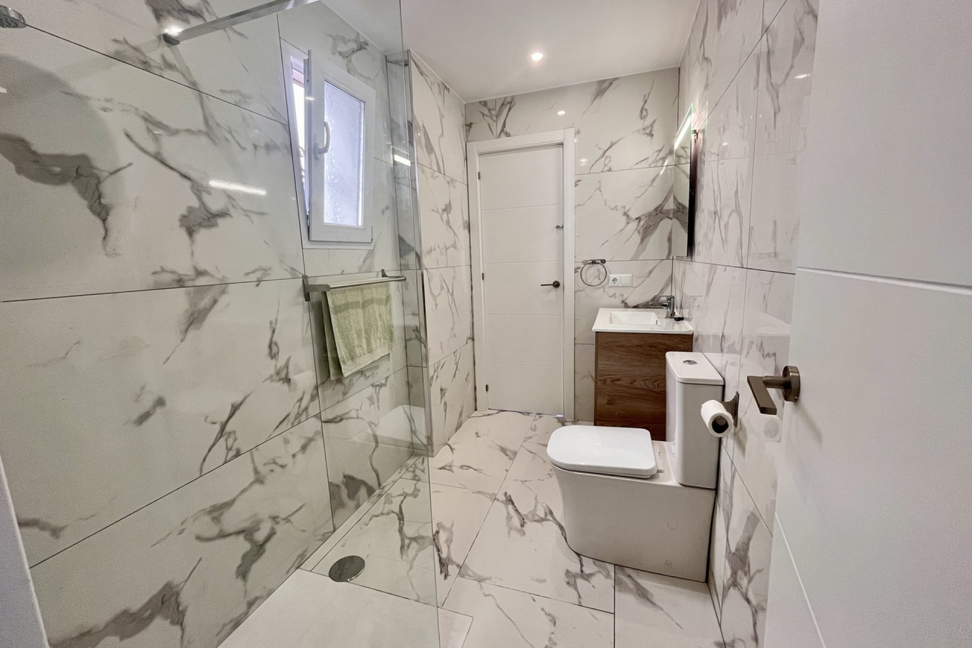 Resale - Apartment - Villamartín