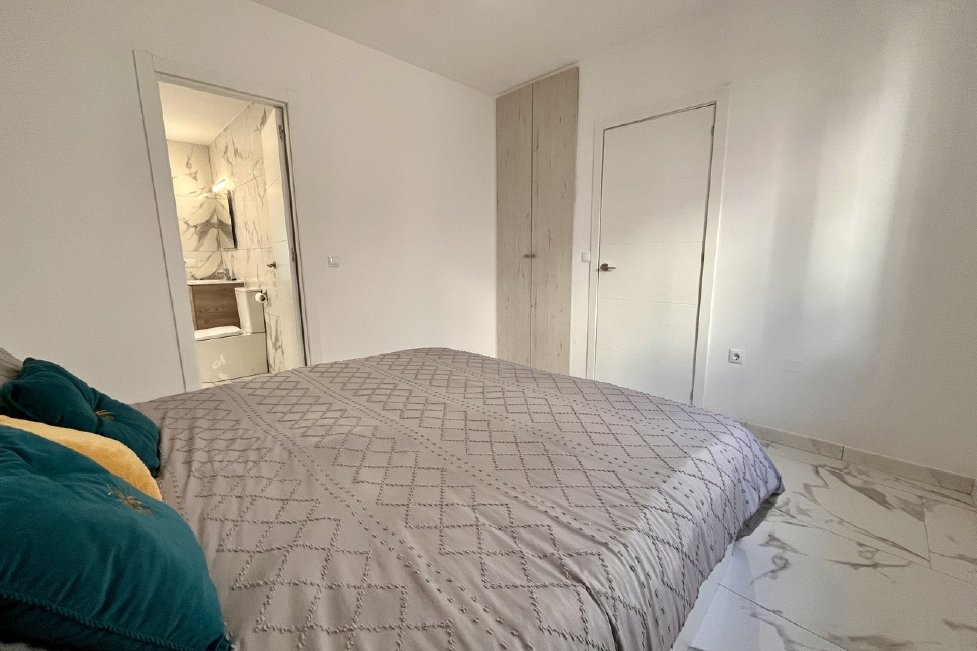 Resale - Apartment - Villamartín