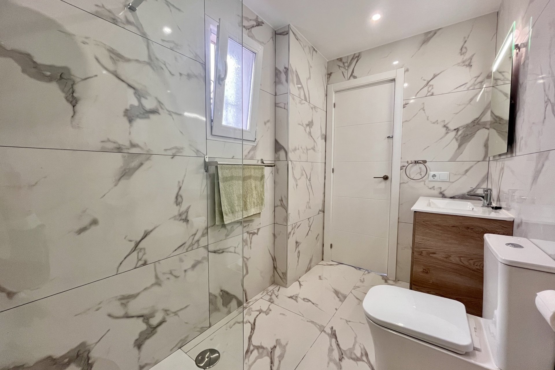Resale - Apartment - Villamartín