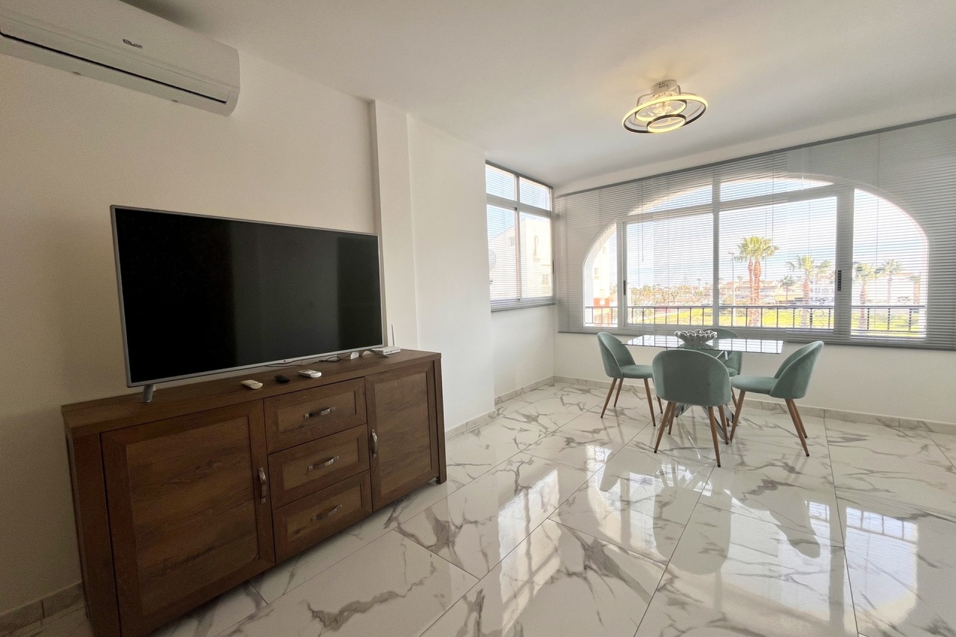 Resale - Apartment - Villamartín