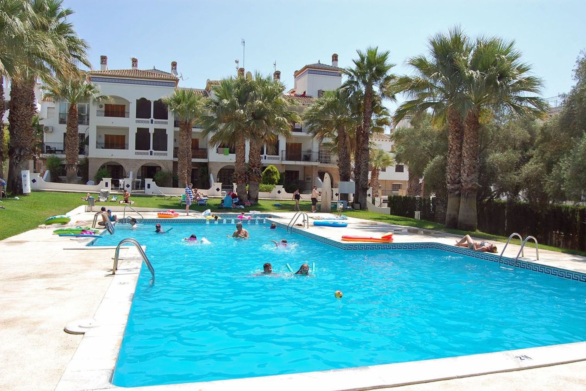 Resale - Apartment - Villamartín