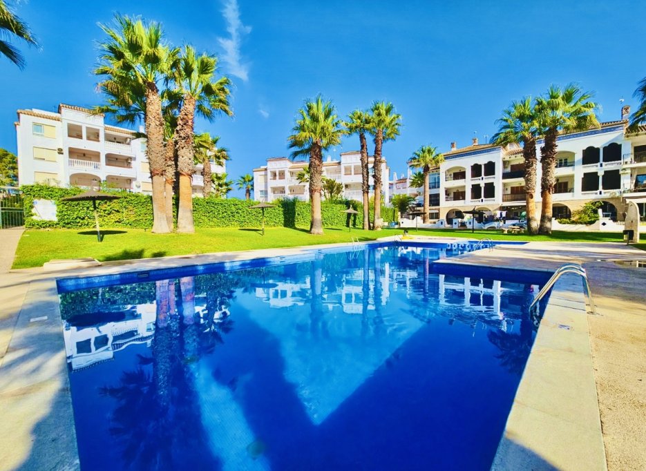 Resale - Apartment - Villamartín
