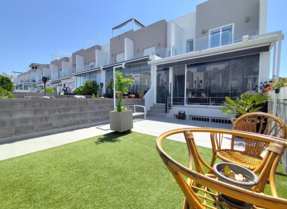 Resale - Corner townhouse - Torrevieja