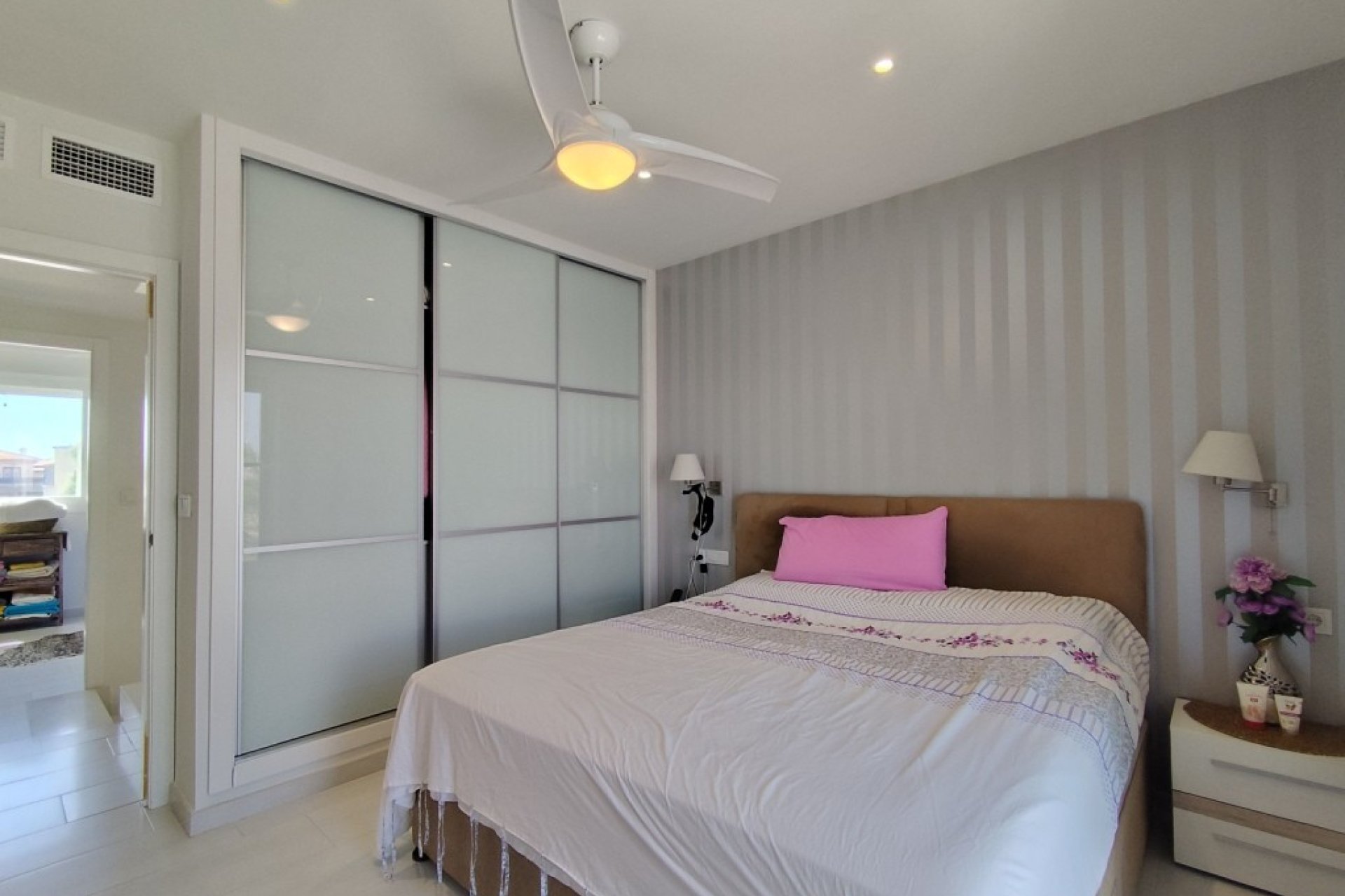 Resale - Corner townhouse - Torrevieja