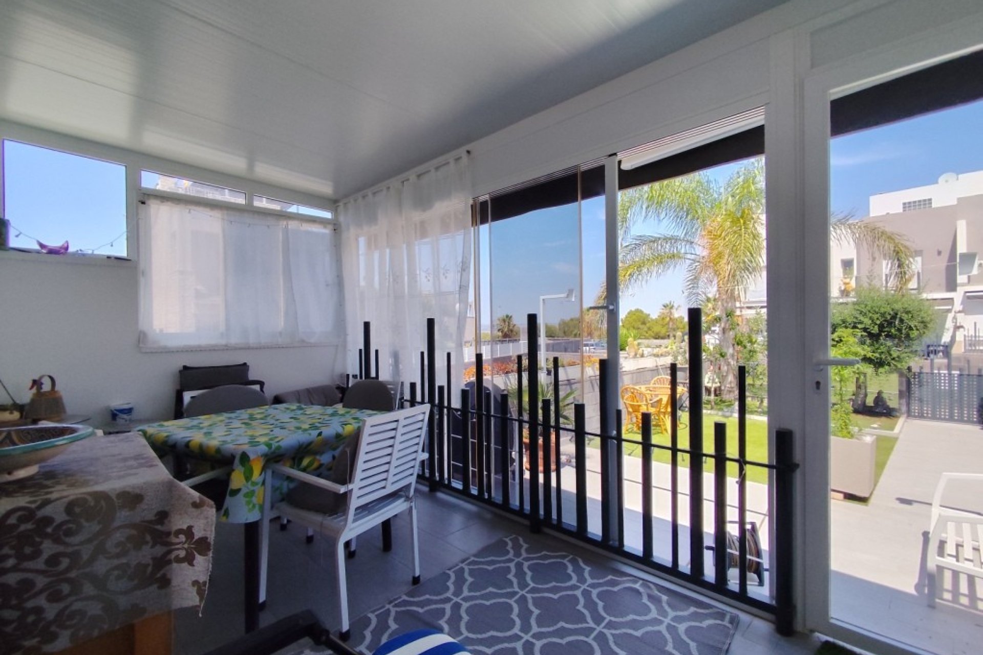 Resale - Corner townhouse - Torrevieja