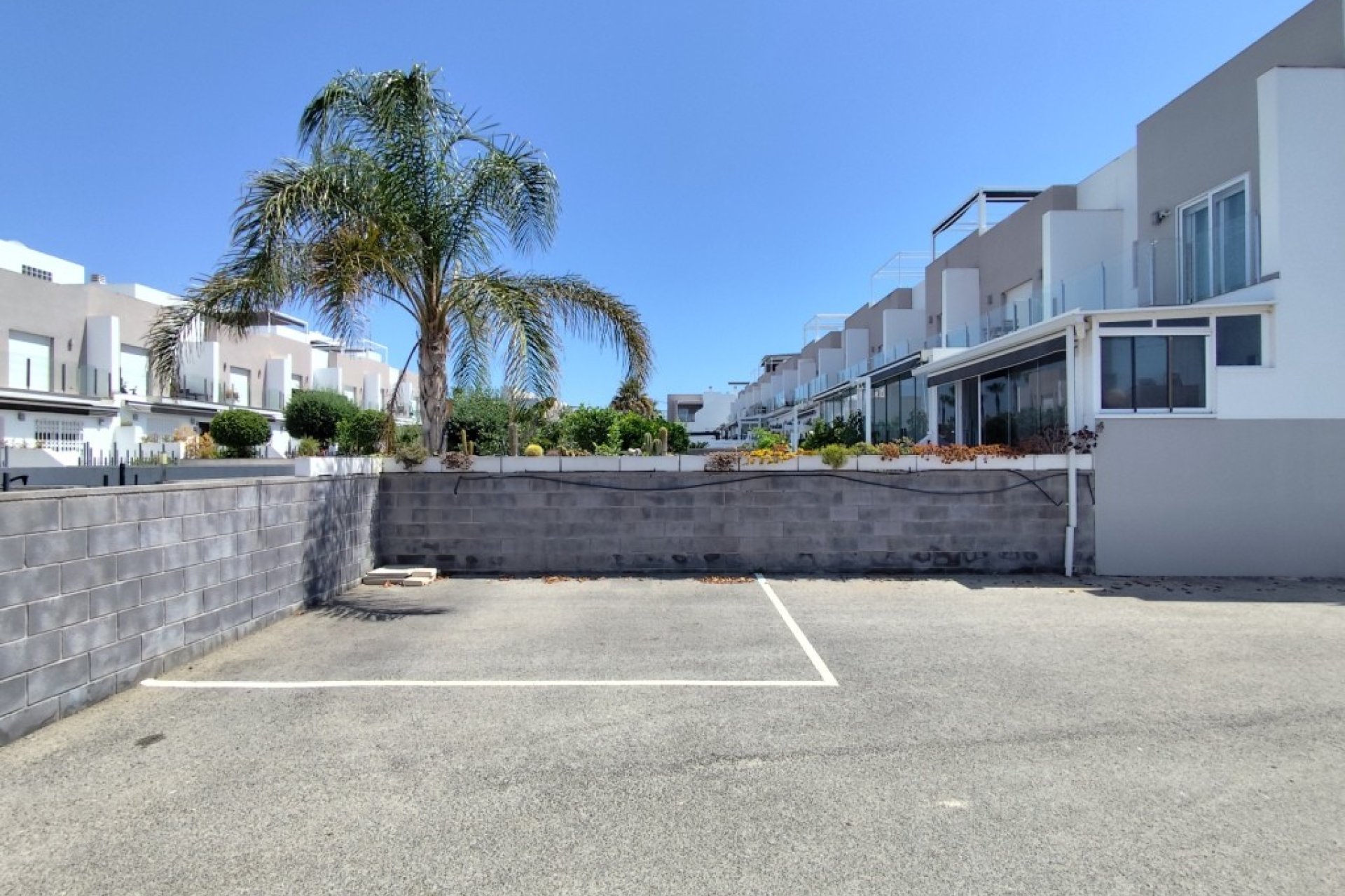 Resale - Corner townhouse - Torrevieja