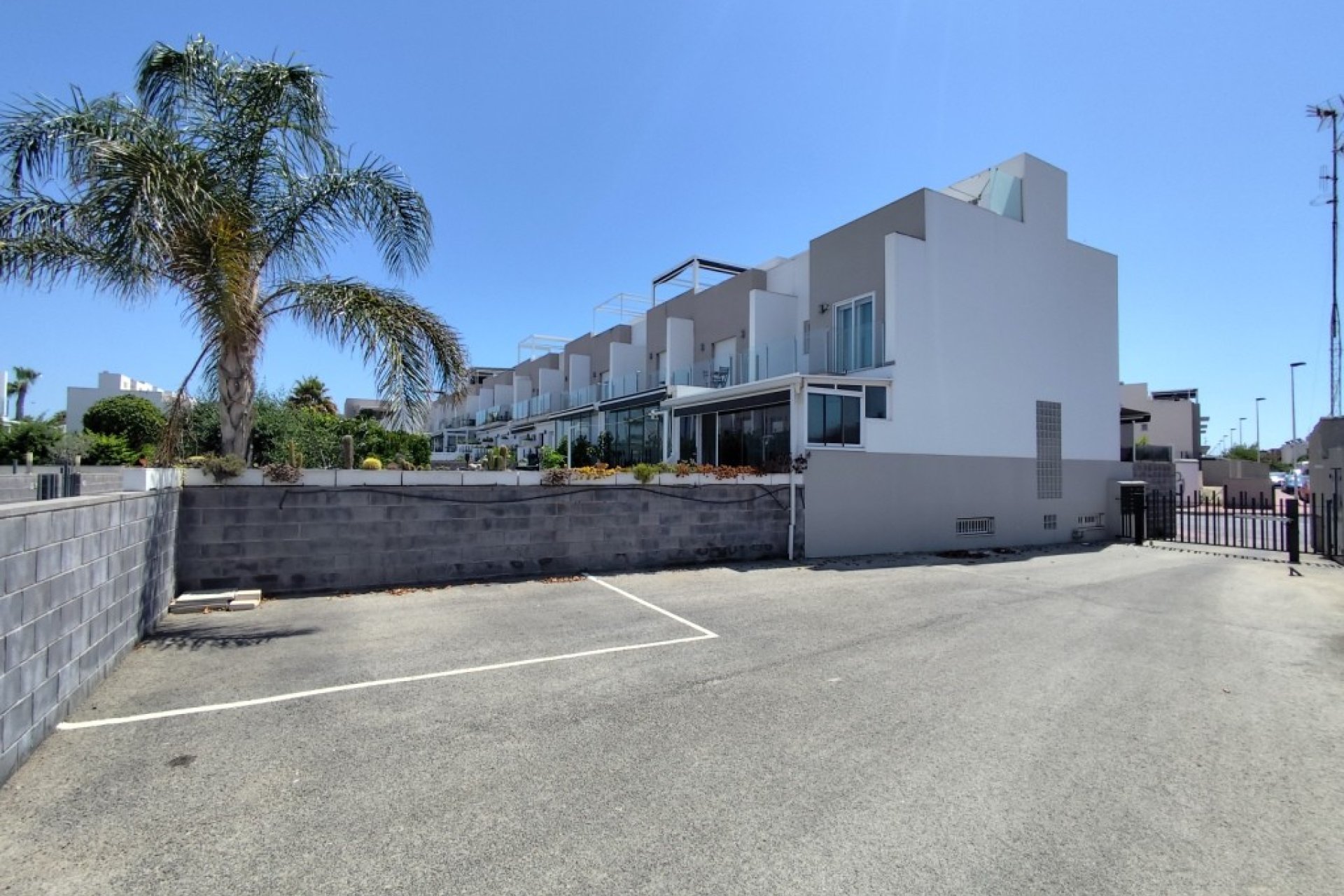 Resale - Corner townhouse - Torrevieja
