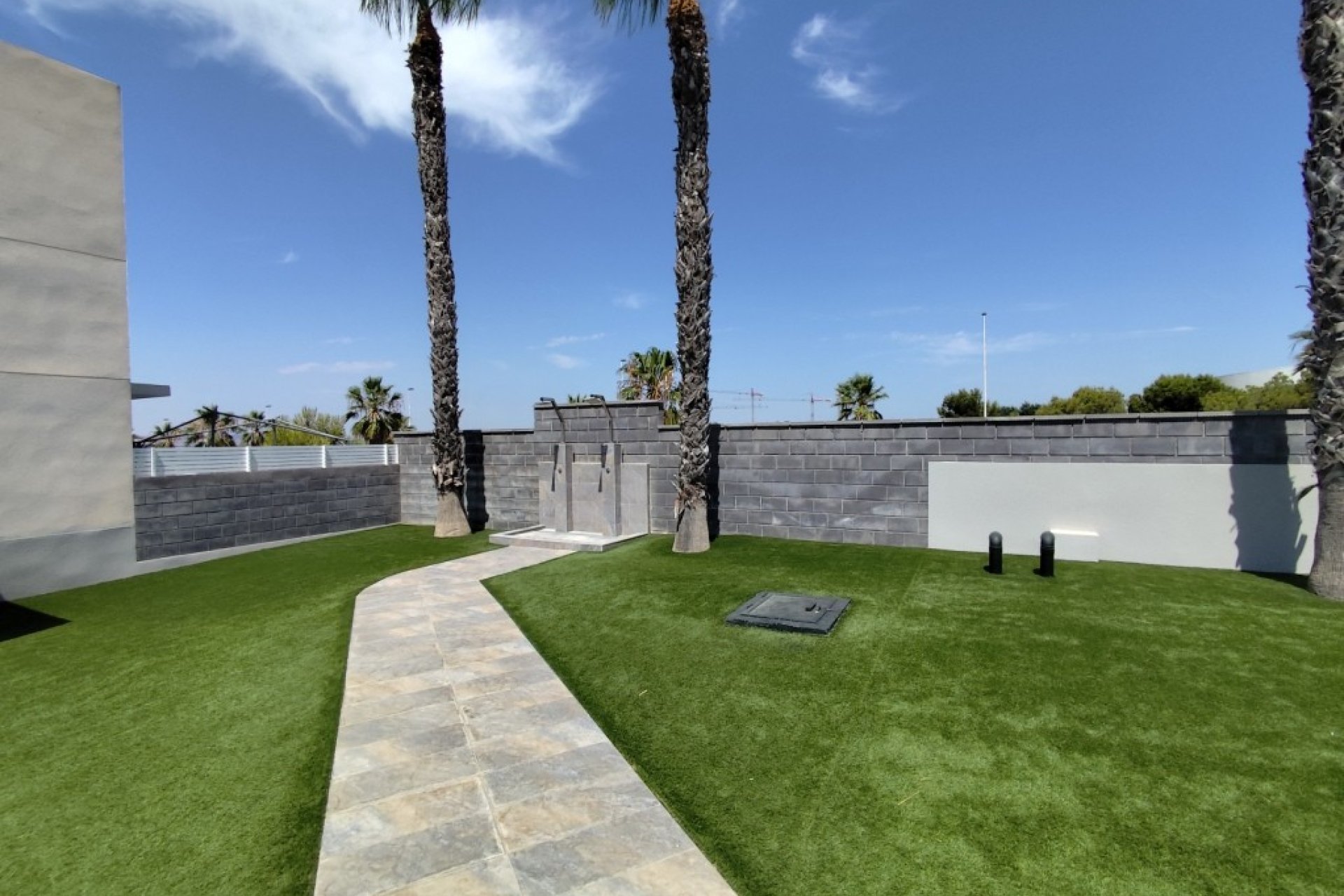 Resale - Corner townhouse - Torrevieja